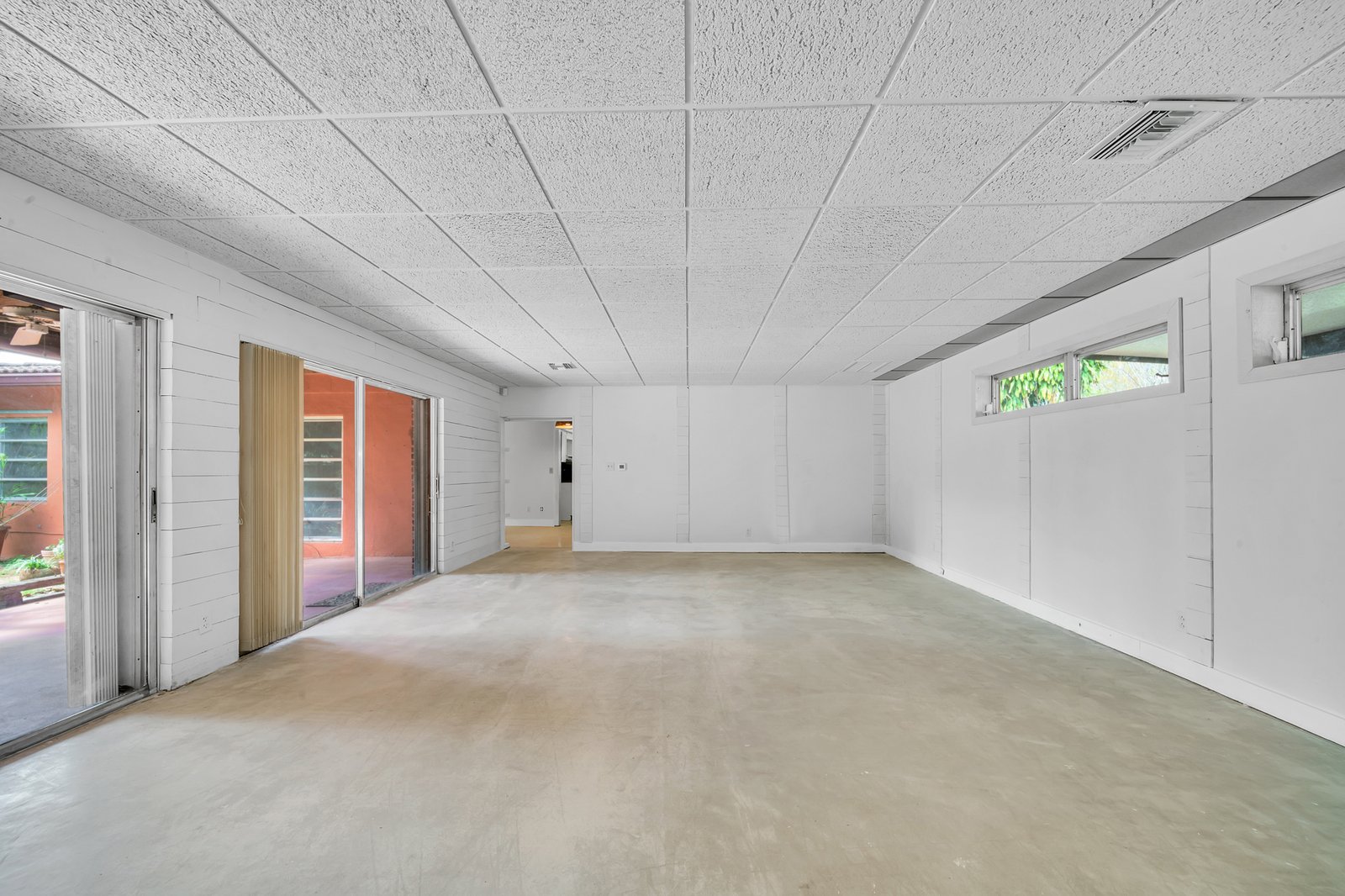 Virtual staging – empty room